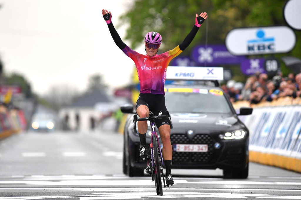 Demi Vollering wins an enthralling edition of Brabantse Pijl | Cycling ...