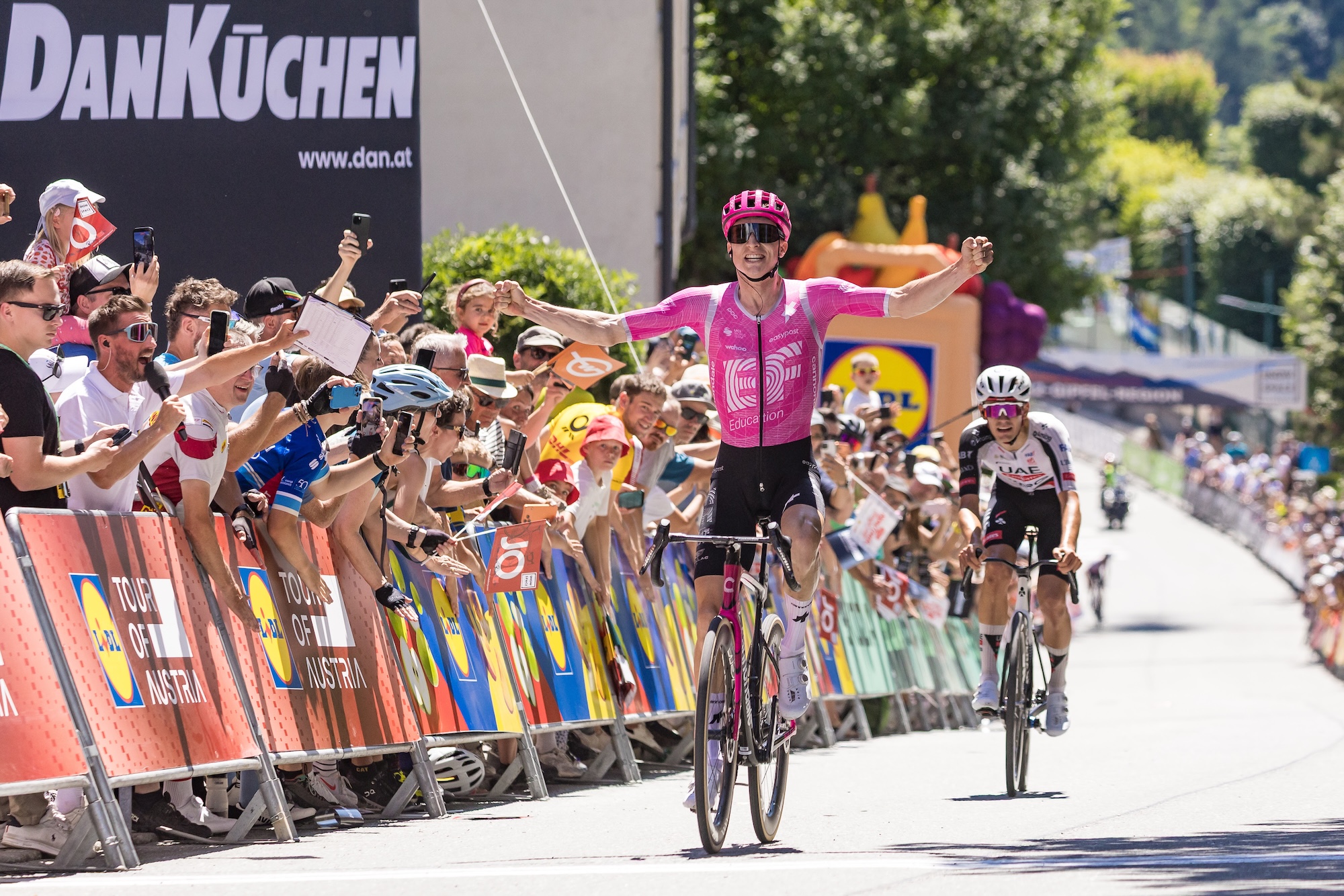 Neilson Powless (EF Education-EasyPost) sprints to stage 3 win at Tour of Austria, his first win of 2026