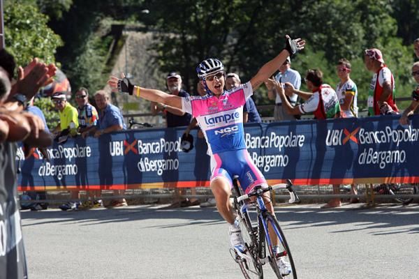 Mauro Santambrogio (Lampre - N.G.C.) had time to celebrate his victory.