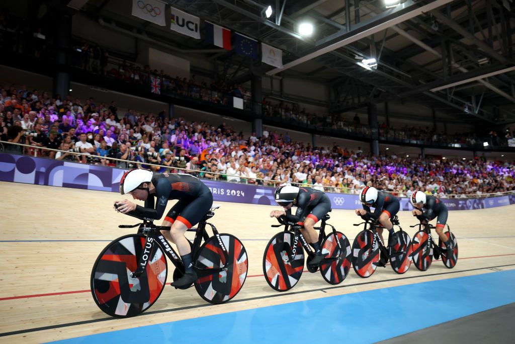 PARIS FRANCE AUGUST 07 Elinor Barker Josie Knight Anna Morris and Jessica Roberts of Team Great Britain compete during the Womens Team Pursuit Finals on day twelve of the Olympic Games Paris 2024 at SaintQuentinenYvelines Velodrome on August 07 2024 in Paris France Photo by Jared C TiltonGetty Images