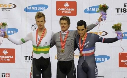 Men's individual pursuit podium (l-r): Mitchell Mulhern (Australia), Peter Latham (New Zealand), Kevin Labeque (France)