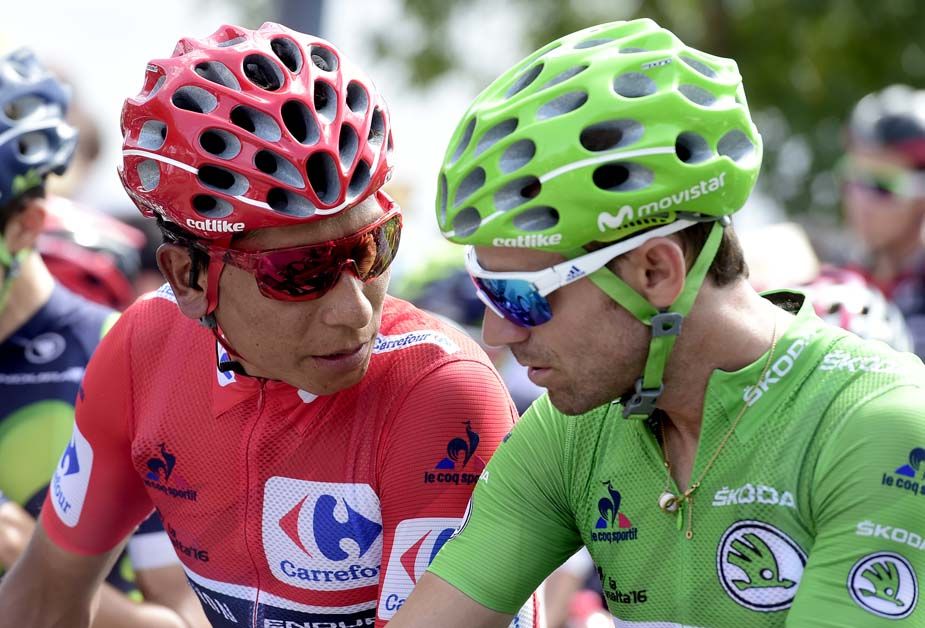 Nairo Quintana and Alejandro Valverde have a discussion on the start line