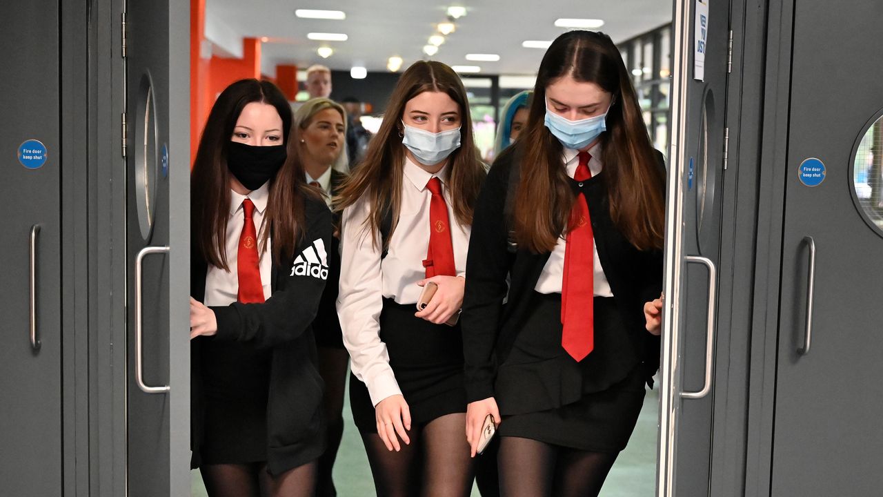 School children wearing face masks on their return to classrooms in Scotland