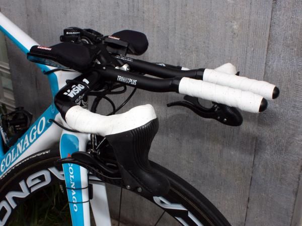 BBox-Bouygues Telecom rider William Bonnet used his usual Campagnolo Ergopower levers on his time trial bike.