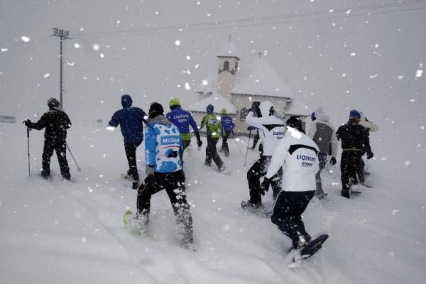 Long way home. The Liquigas-Cannondale squad on the snow.