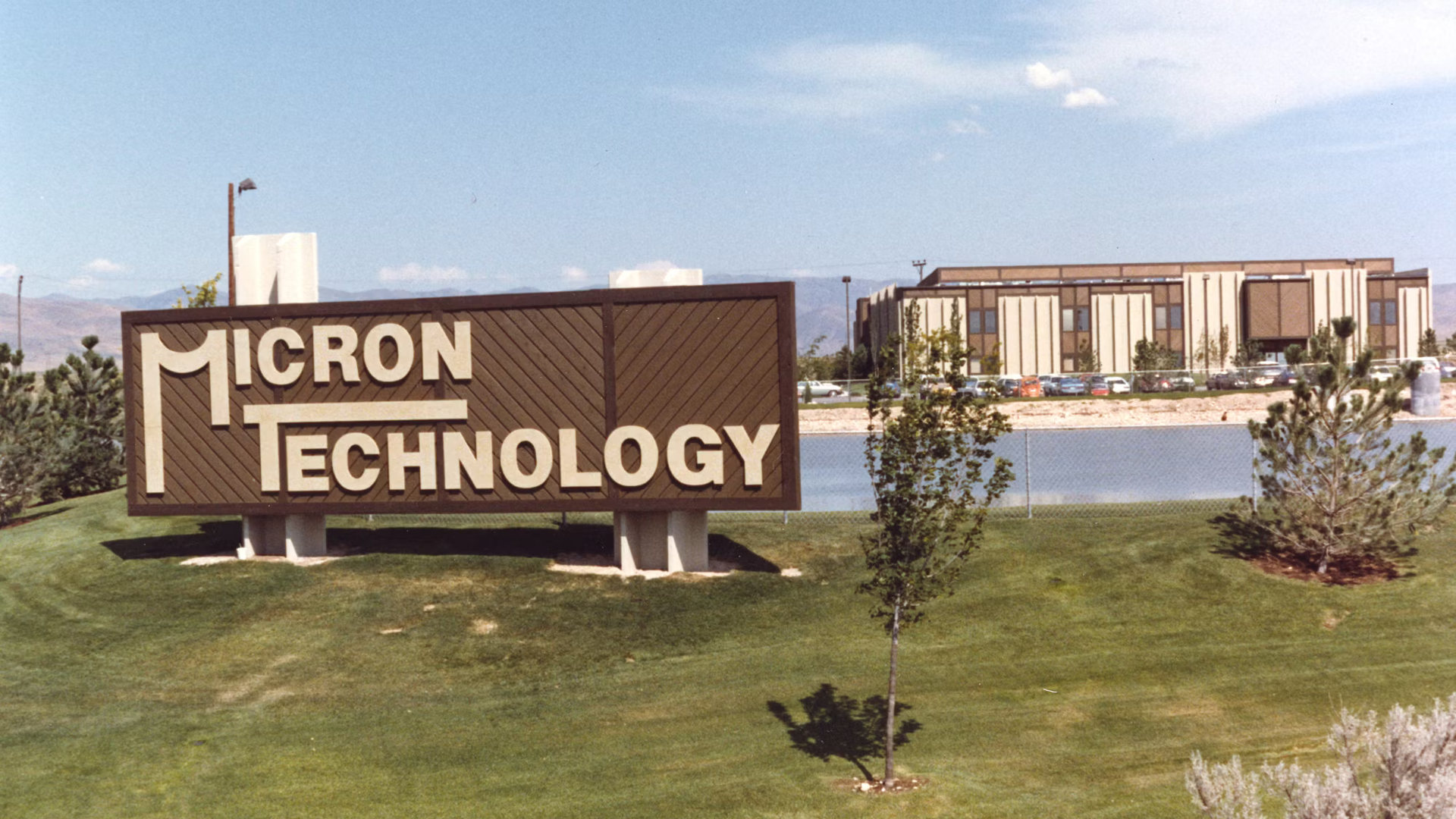 A photograph of Micron's 1982 DRAM foundry