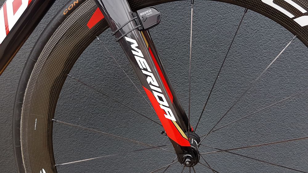 The bike has a full carbon fork and the team opts to run the SRM speed sensor on the front wheel