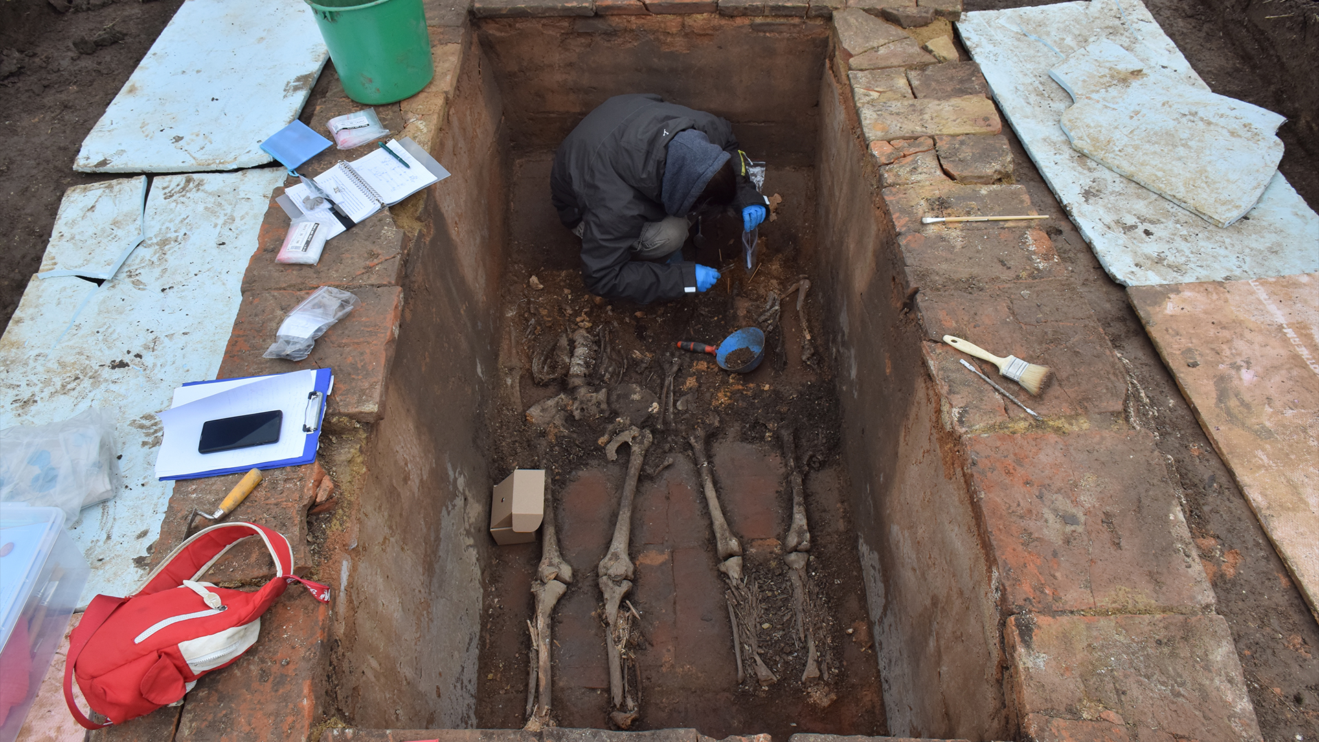 1,800-year-old Roman tombs in Bulgaria included medallion featuring an emperor and glass bottles for collecting mourners' tears