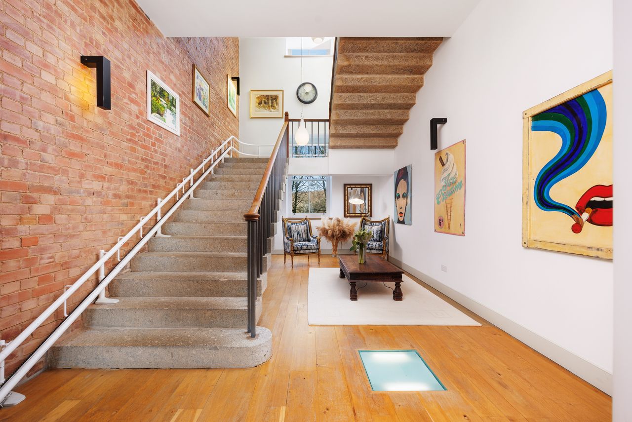 Images of the Wood Barton House