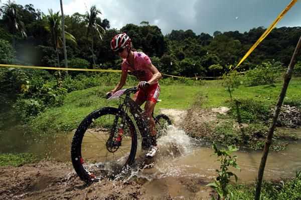 Race leader Lea Davison (Specialized)