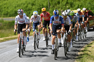 Tour Auvergne-Rhône-Alpes stage 4 LIVE: Strong breakaway leads race over final climb with peloton chasing hard
