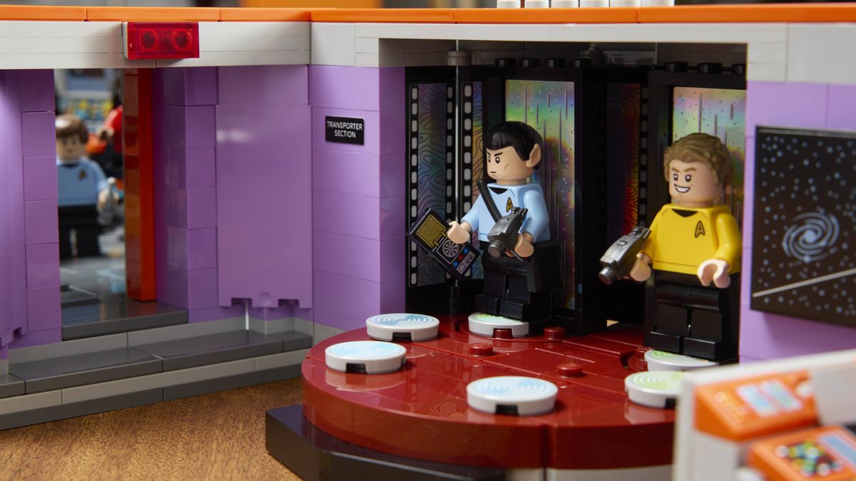 Lego minifigure Spock and Kirk in the transporter room