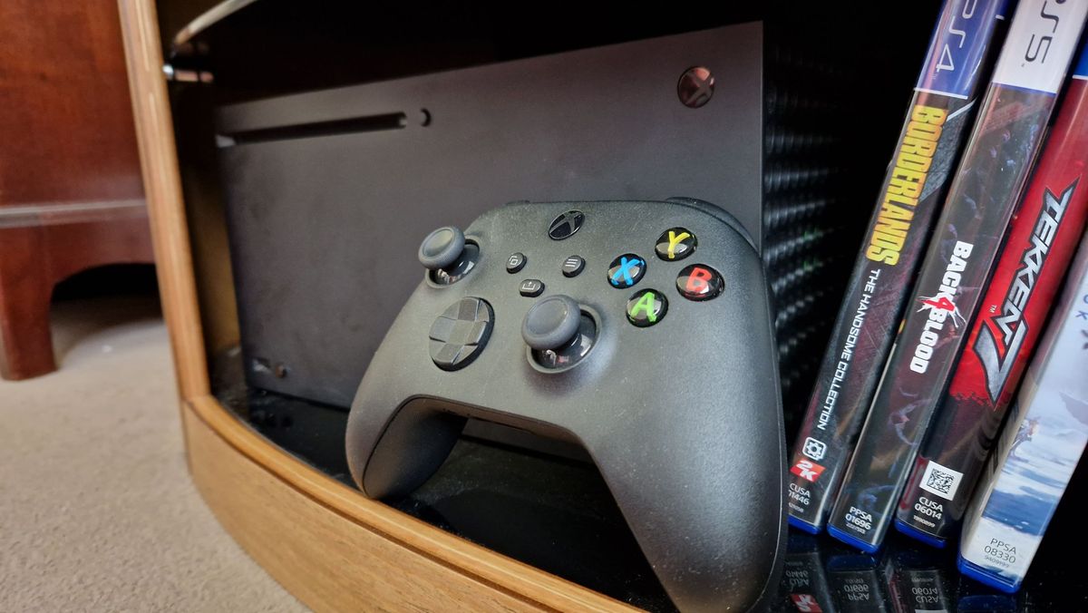 Unboxing Microsoft's new Xbox consoles: A low-key look for a heavyweight  performance – GeekWire