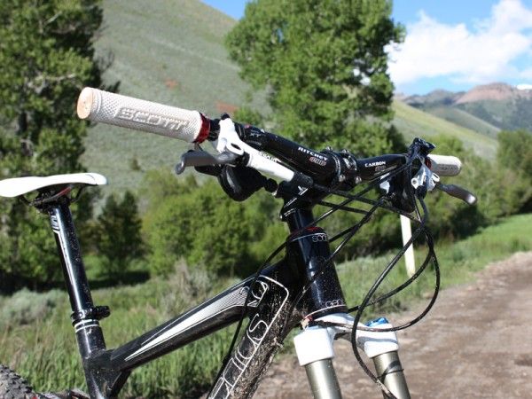 The new Twinloc provides more suspension control on-the-fly but the additional cables do clutter up the front end a bit.