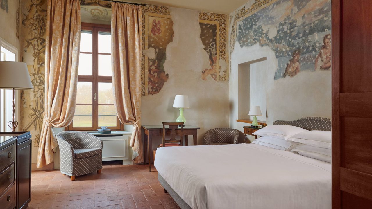 QC Villa Arzaga Garda Bedroom