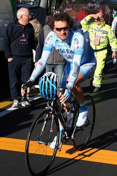 Peter Wrolich (Gerolsteiner) lets his curly locks flow in the breeze on his way to sign on