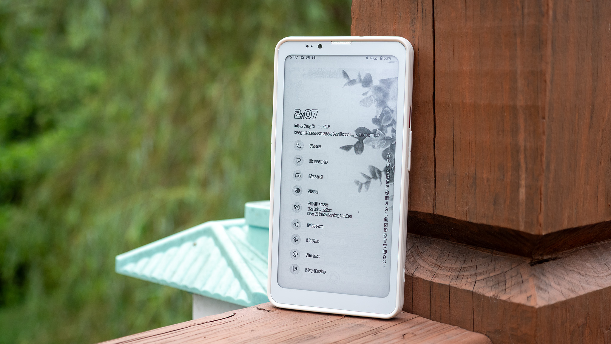 Niagara Launcher running on the Bigme HiBreak Pro E Ink smartphone