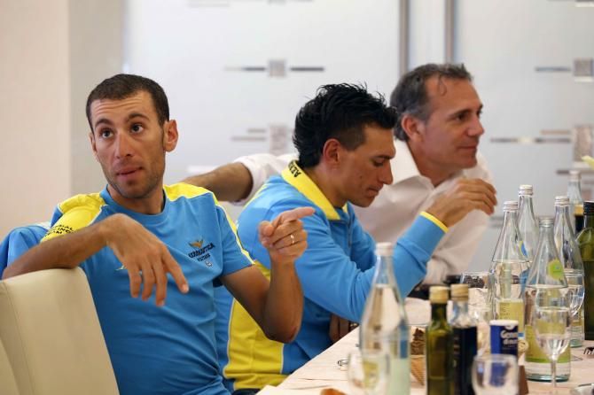 Vincenzo Nibali (Astana) asks the questions