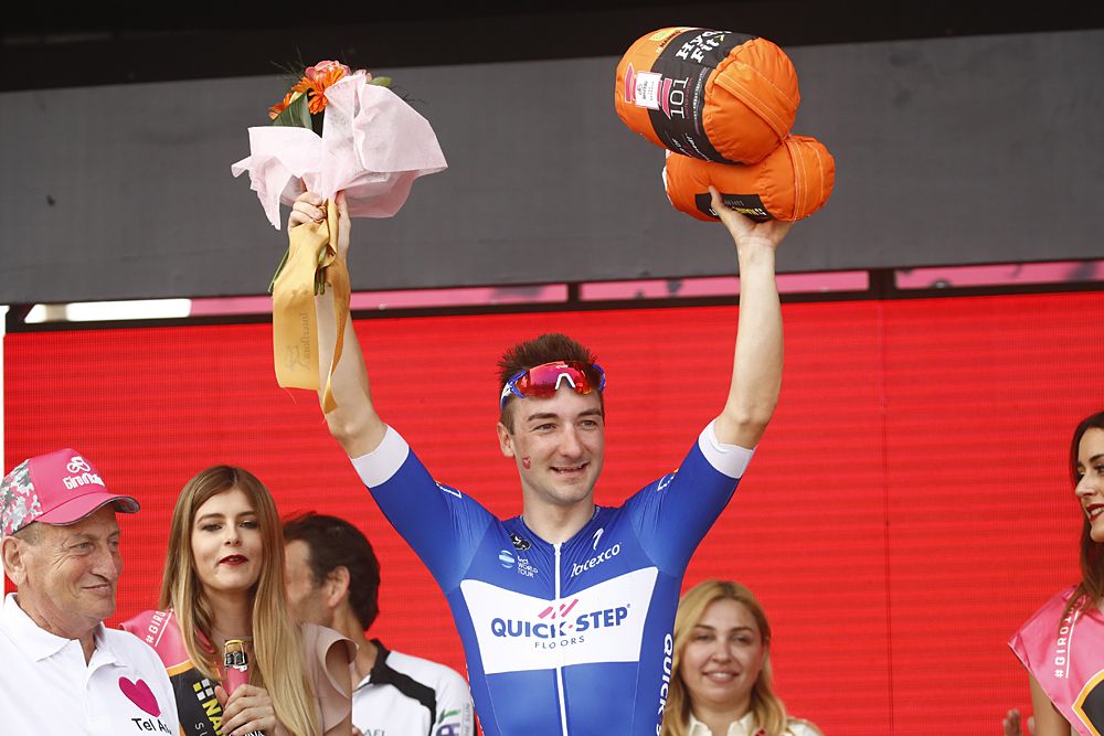 Elia Viviani (Quick-Step Floors) wins stage 2 at the Giro d'Italia