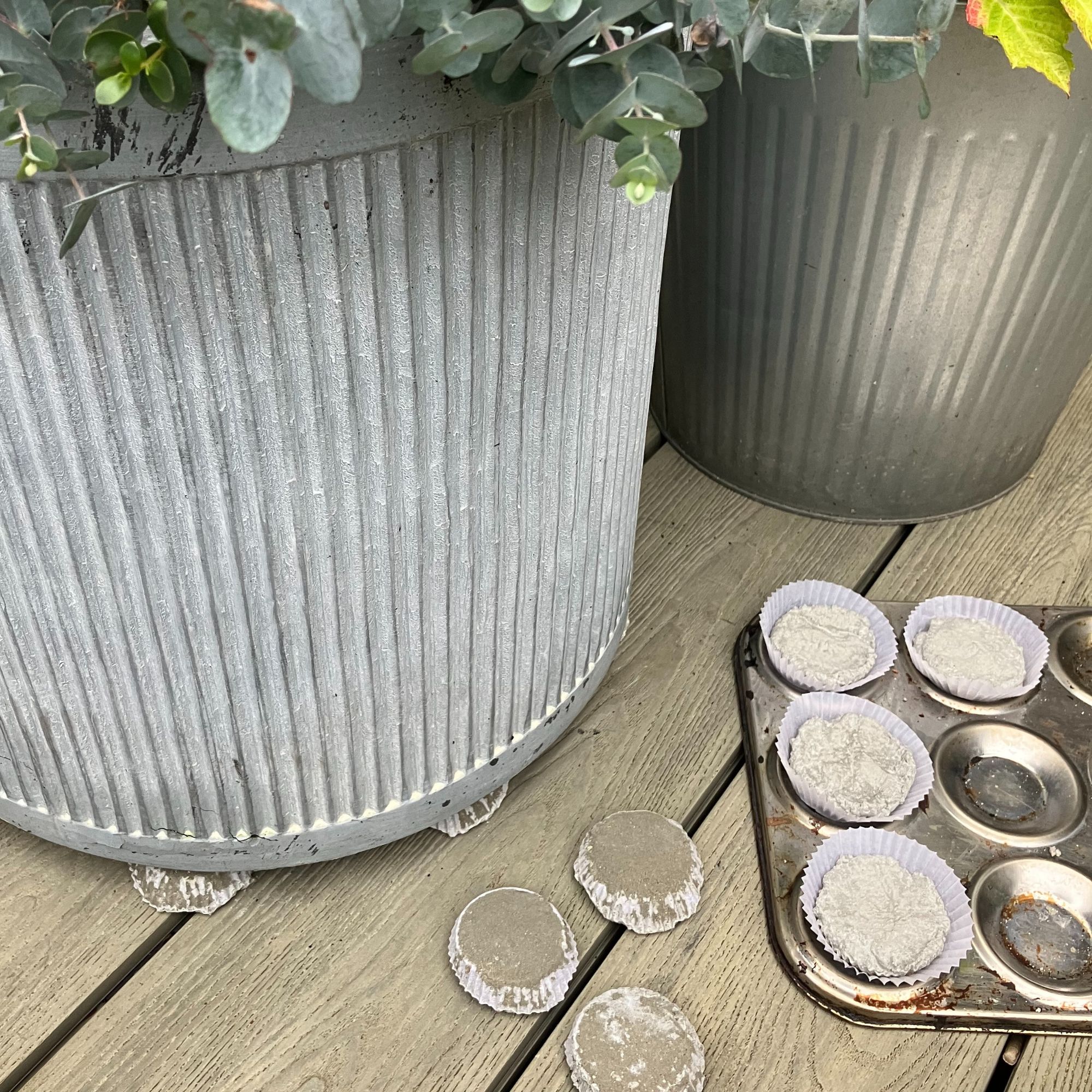 pot feet using concrete