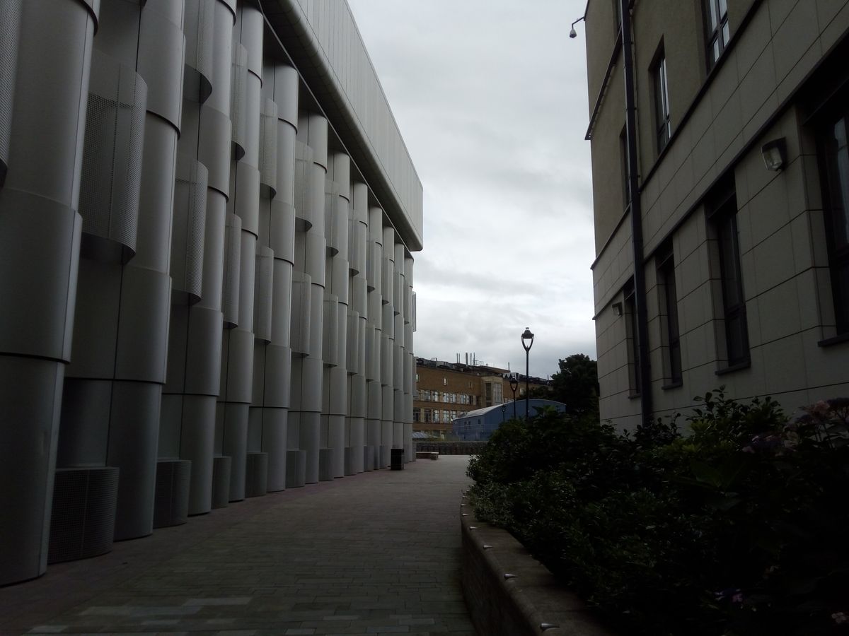 The camera says it has an HDR mode, but we saw no evidence of its application