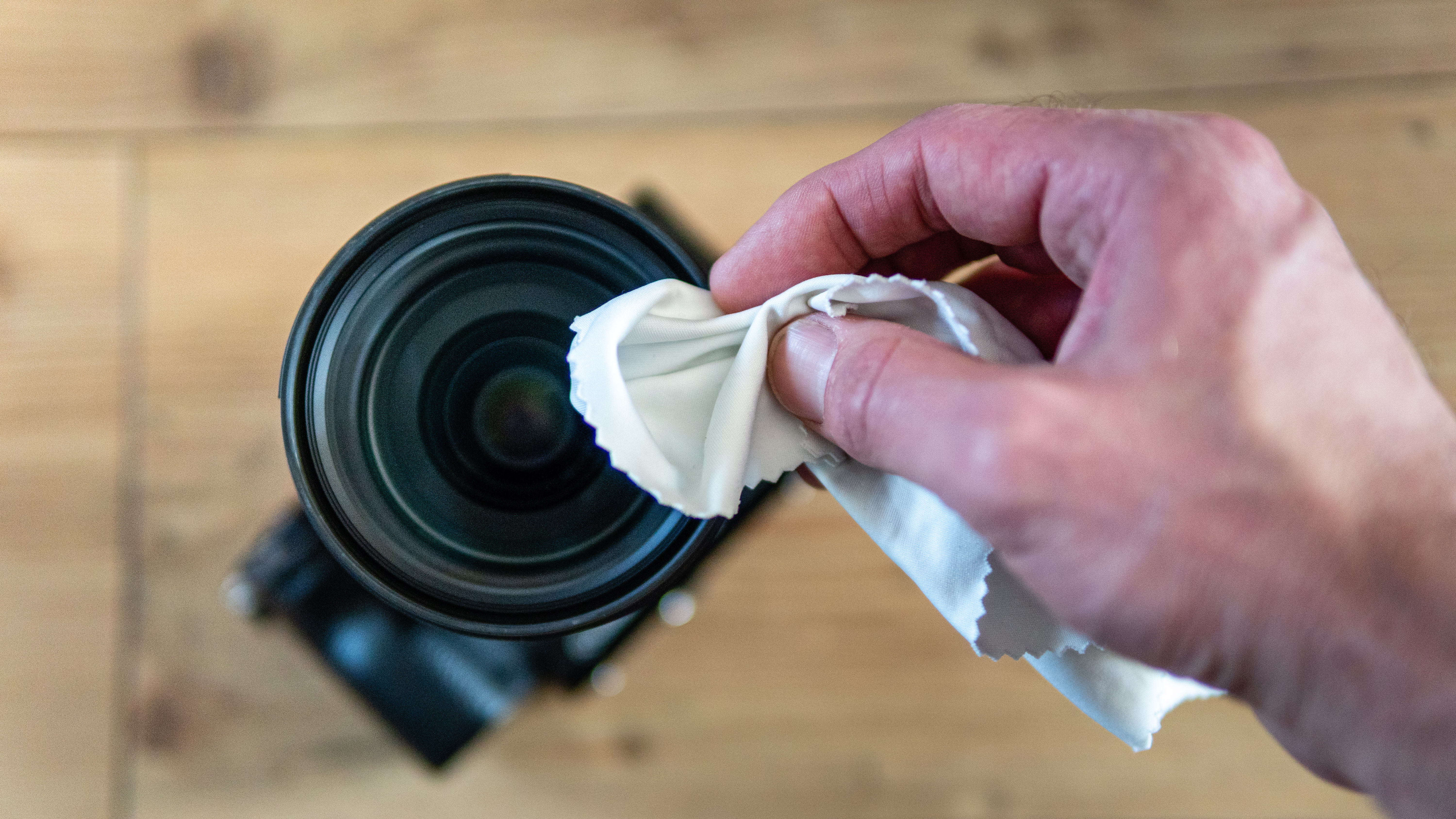 proper way to clean camera lens