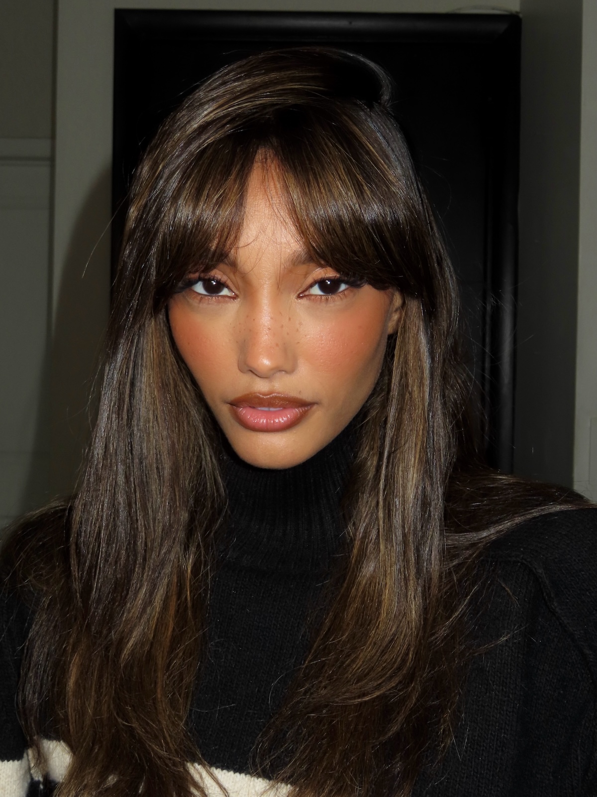 Glam makeup look of an Australian girl