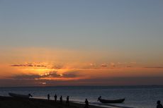 Fishermen at sunset in Mozambique, sustainable fishing