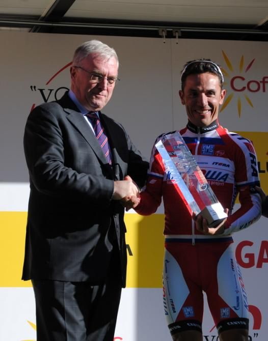 UCI president Pat McQuaid awards Joaquim Rodriguez (Katusha) the trophy for winning the 2012 WorldTour individual classification.