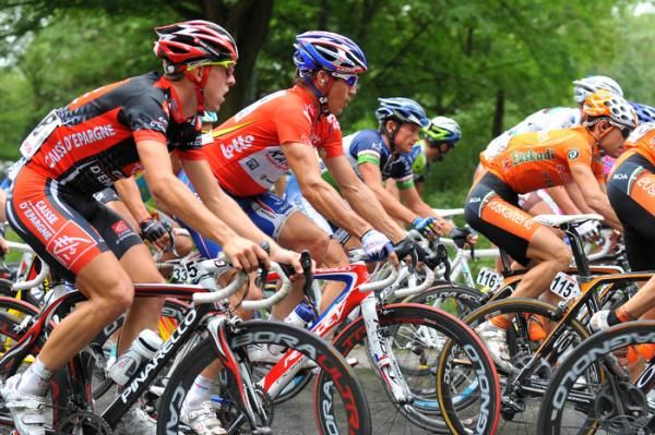 Robbie McEwen (Katusha) scans the bunch for any hazards.