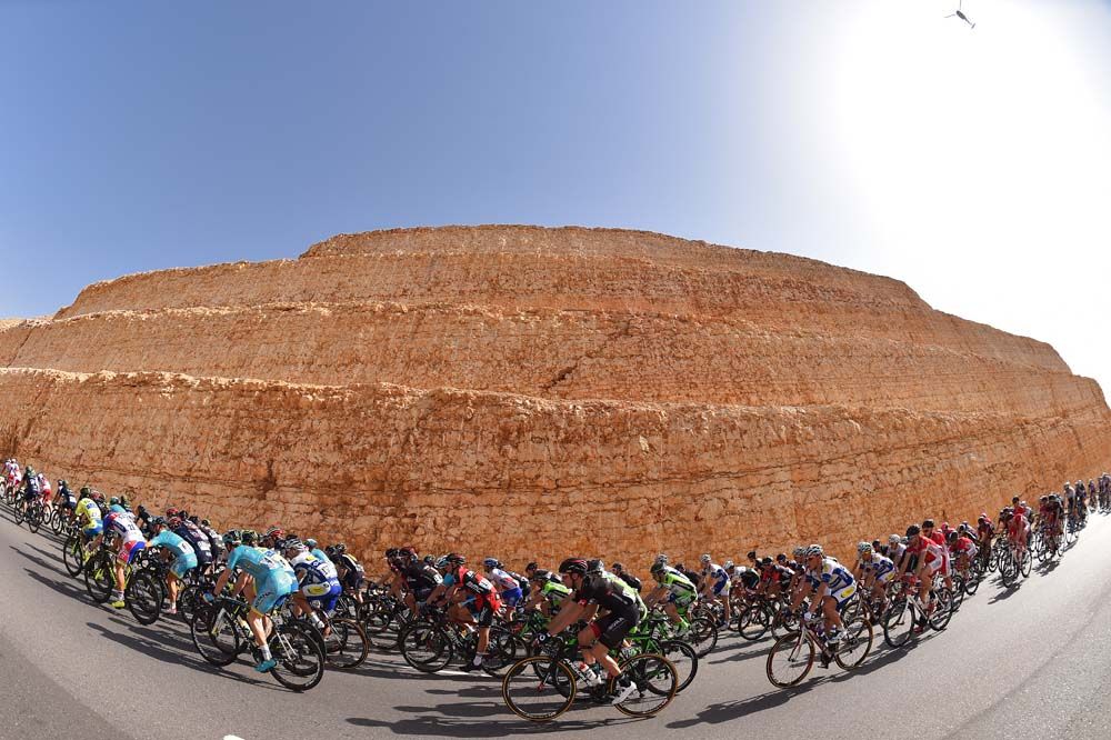 The peloton enjoy the warm weather