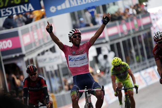 Michael Matthews (Orica GreenEdge) wins stage 6 of the Giro d'Italia