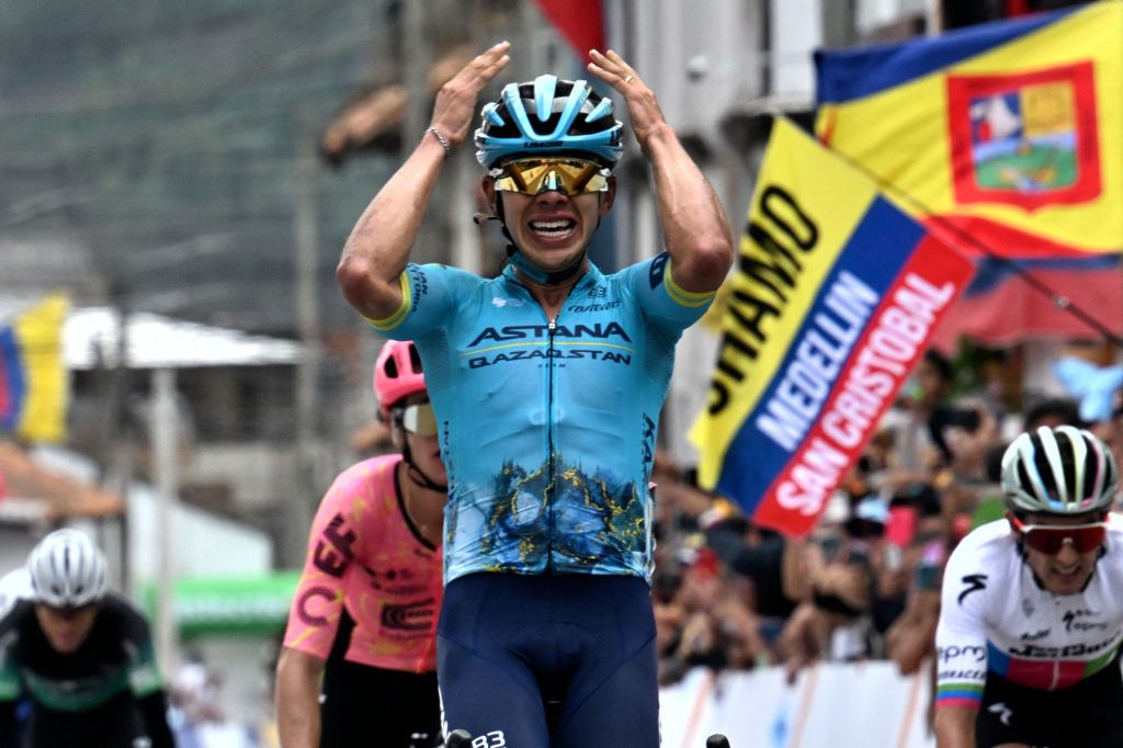 Colombia's cyclist Harold Tejada (C) of the Astana Qazaqstan team celebrates after winning the second stage of the Tour Colombia UCI 2024 from Paipa to Santa Rosa de Viterbo, Colombia, on February 7, 2024. (Photo by Luis ACOSTA / AFP)