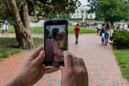 Two Marine Corps veterans caught a suspected murder suspect in a California park while playing Pokemon Go.