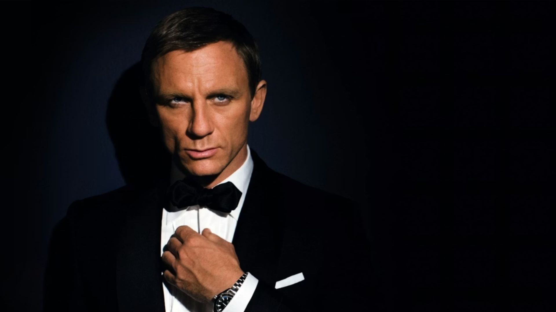 an image of daniel craig as james bond