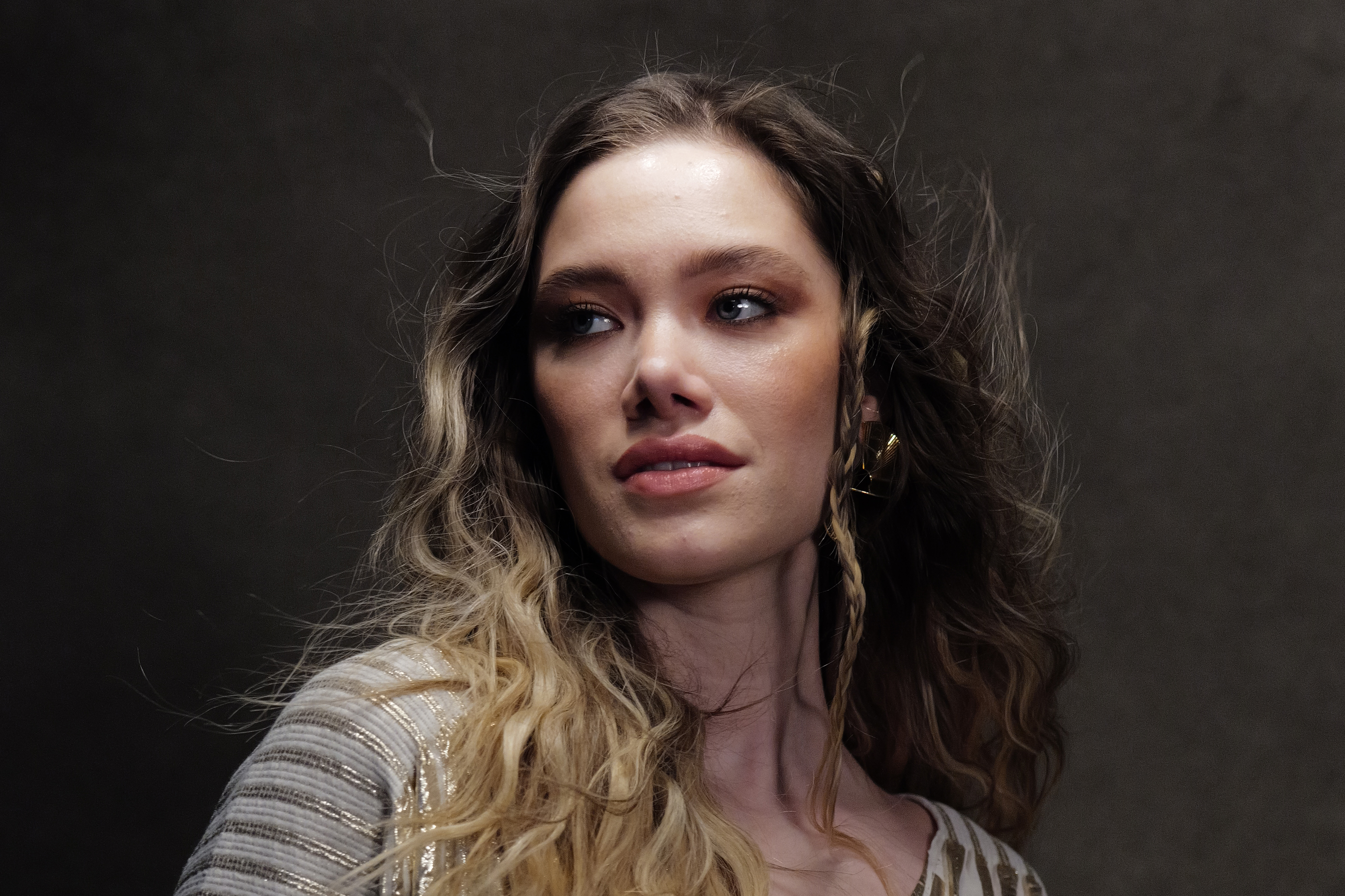 A sample photo of a model taken on the Leica SL3 camera