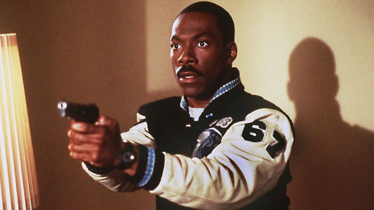 Eddie Murphy holding gun in Beverly Hills Cop III