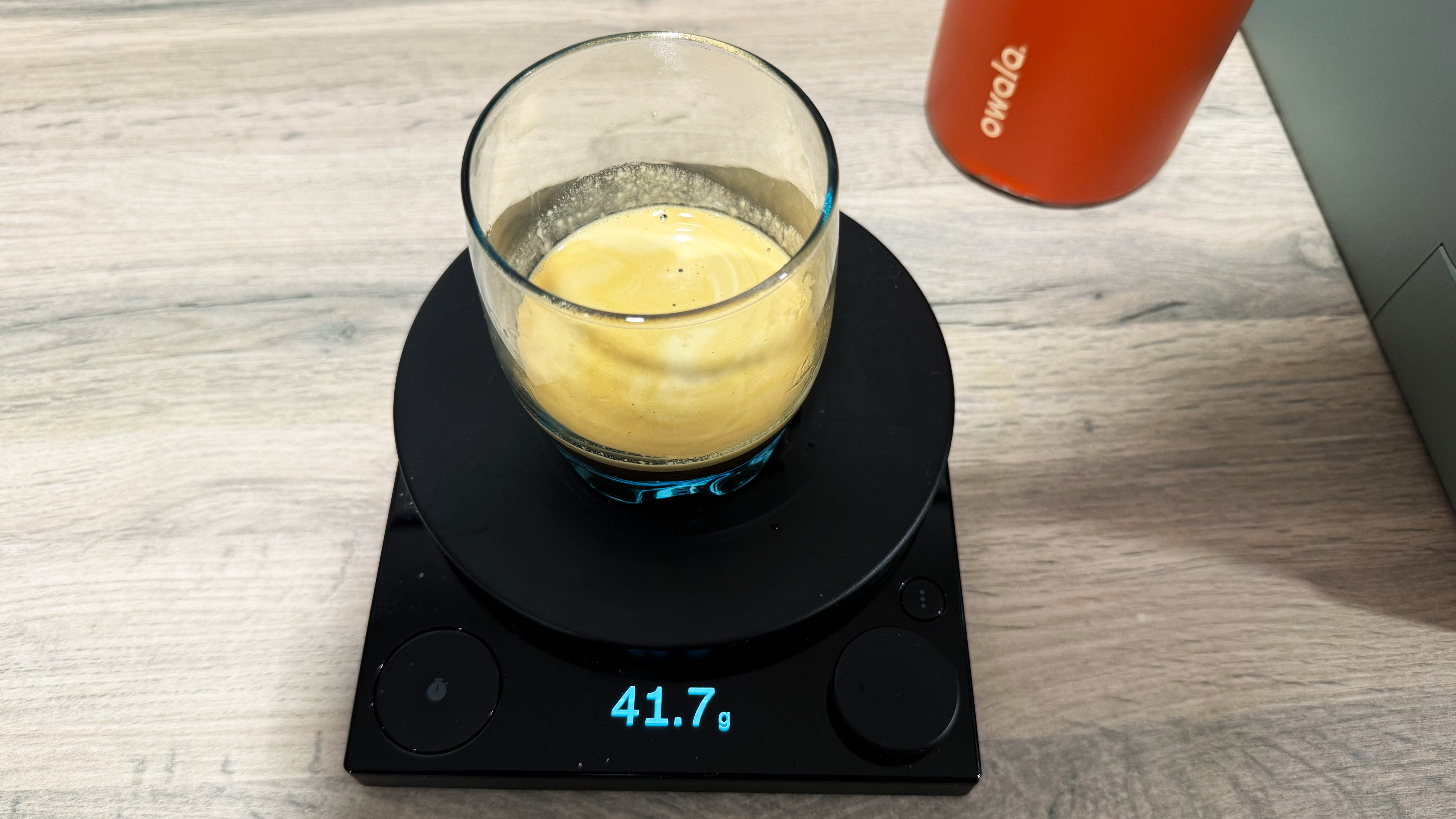 a photograph of the 41.7g espresso made by the de'longhi rivelia