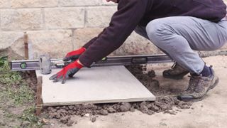 How to lay porcelain tiles outside: cutting tiles
