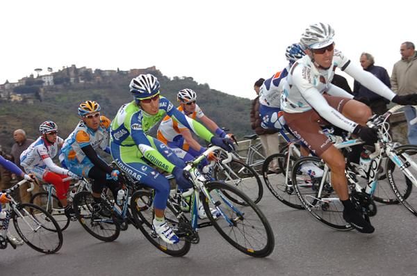 Franco Pellizotti (Liquigas-Doimo) takes a turn at the front.