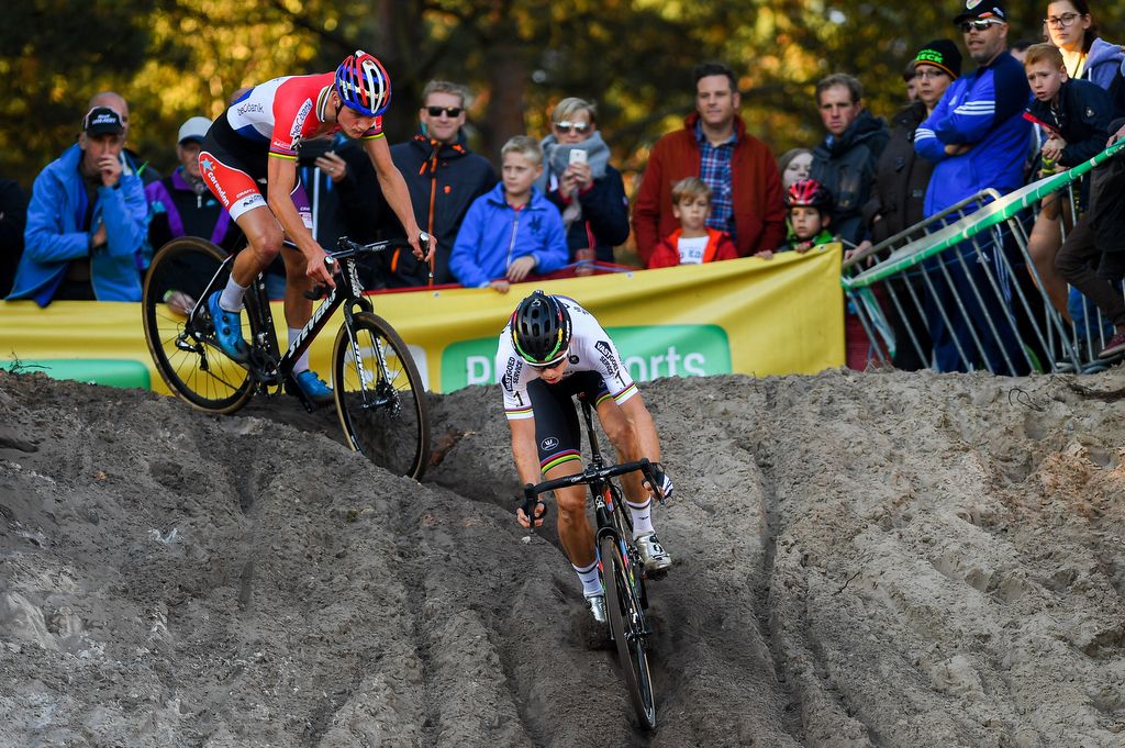 Wout Van Aert (Crelan-Vastgoedservice) takes the lead ahead of Mathieu van der Poel (Beobank-Corendon) for the descent