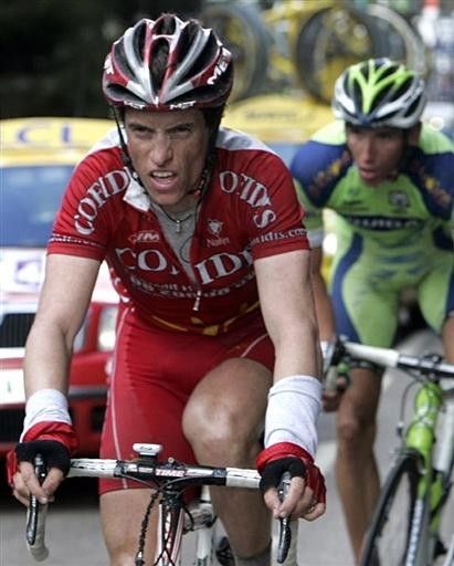 Sylvain Chavanel (Cofidis) followed an attack by Roman Kreuziger (Liquigas) and Damiano Cunego (Lampre) which succeeding in splitting the peloton on the final climb.