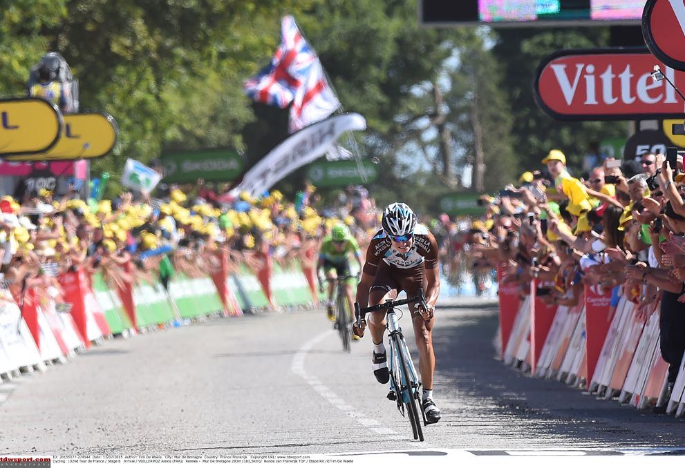 Alexis Vuillermoz heads to the line on stage 8