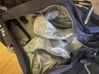 The two internal pockets on the Sun Mountain Kube travel cover