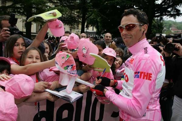 Autograph time for 'Gibo'