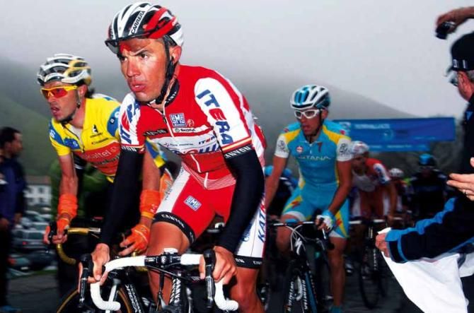 Joaquim Rodriguez (Katusha) climbs with Samuel Sanchez (Euskaltel) at the Tour of the Basque country