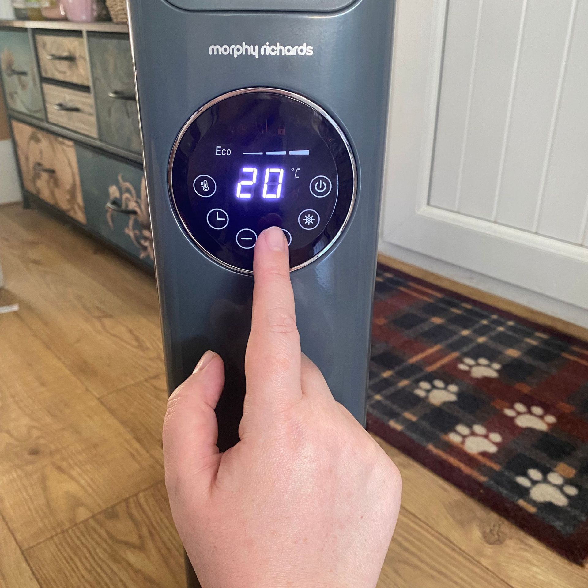 Adjusting the temperature of the Morphy Richards HeatFlux 2.5kW Digital Oil-filled Radiator in my kitchen diner