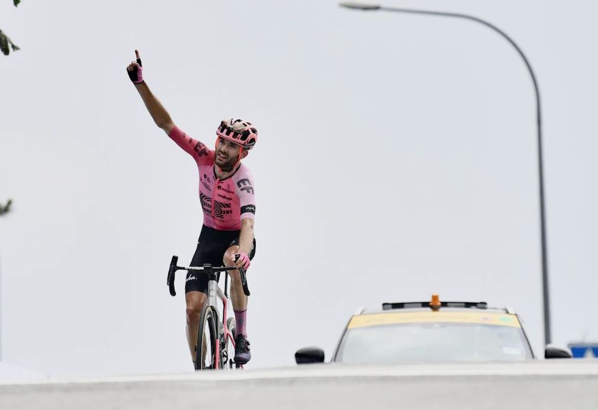 Simon Carr crossing the line on stage 5 of the Tour de Langkawi