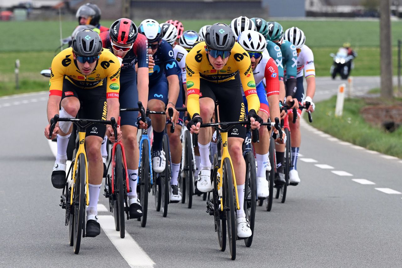 Ronde van Vlaanderen 2022 - Tour of Flanders - 106th Edition - Antwerp - Oudenaarde 272,5 km - 03/04/2022 - Mick Van Dijke (NED - Team Jumbo - Visma) - Nathan Van Hooydonck (BEL - Team Jumbo - Visma) - photo Vincent Kalut/PN/SprintCyclingAgency&Acirc;&copy;2022