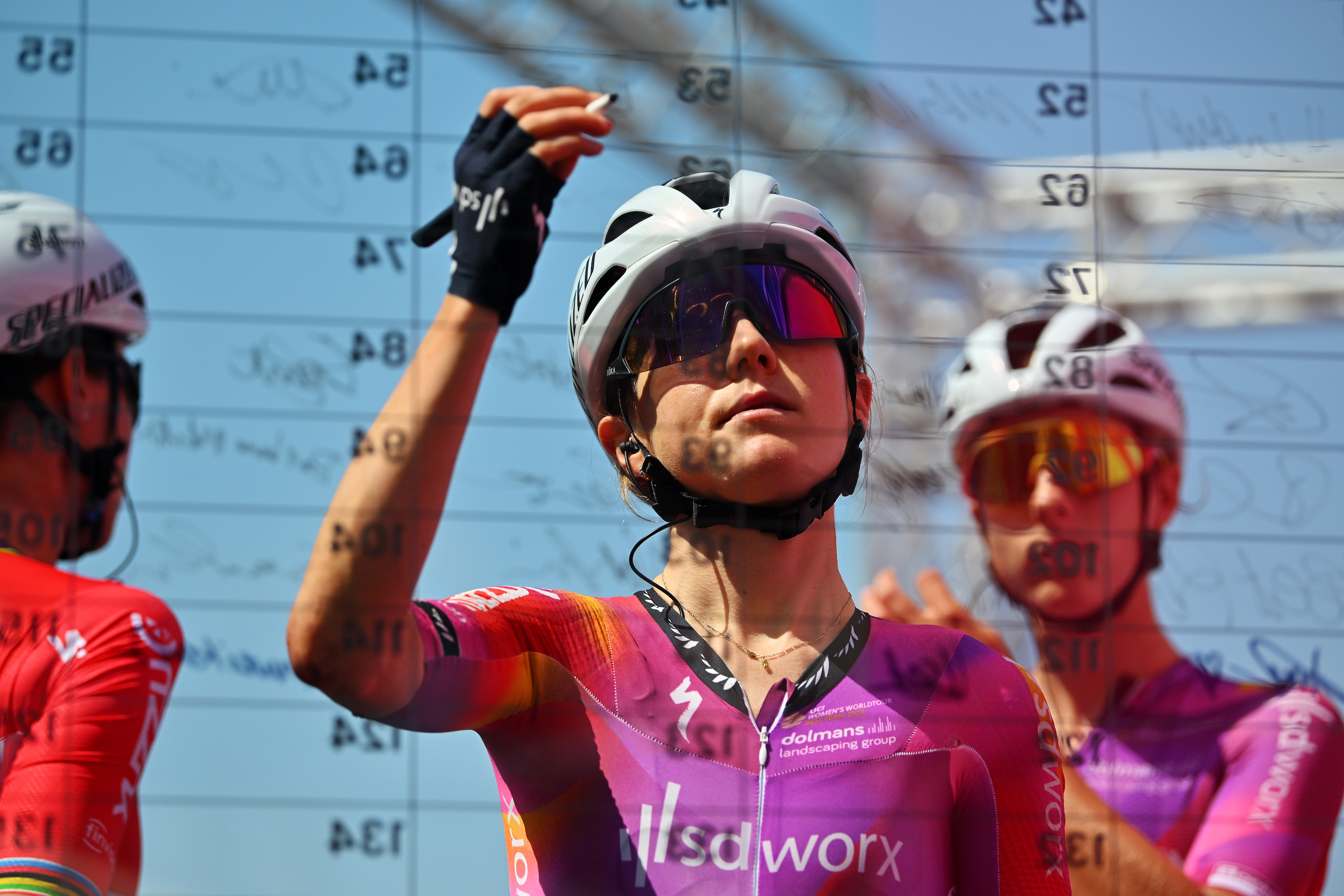 Niamh Fisher Black wins summit finish one Giro d’Italia Women stage three Niamh Fisher Black wins summit finish one Giro d’Italia Women stage three